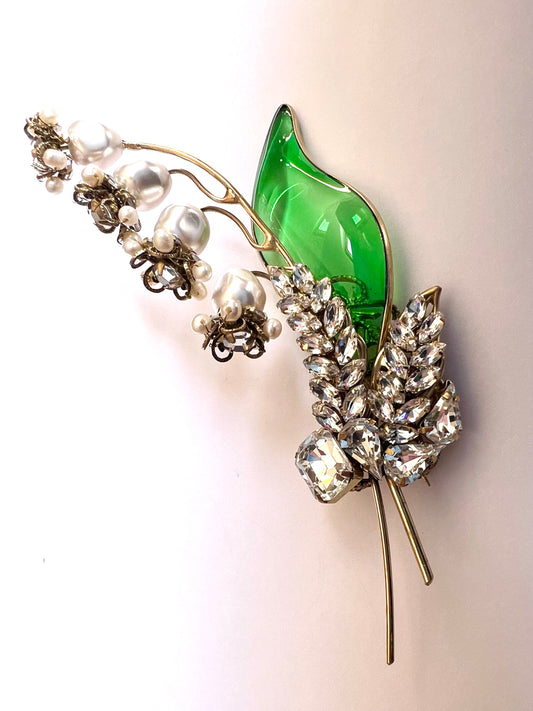 Exquisite single poured glass emerald leaf lily of the valley brooch