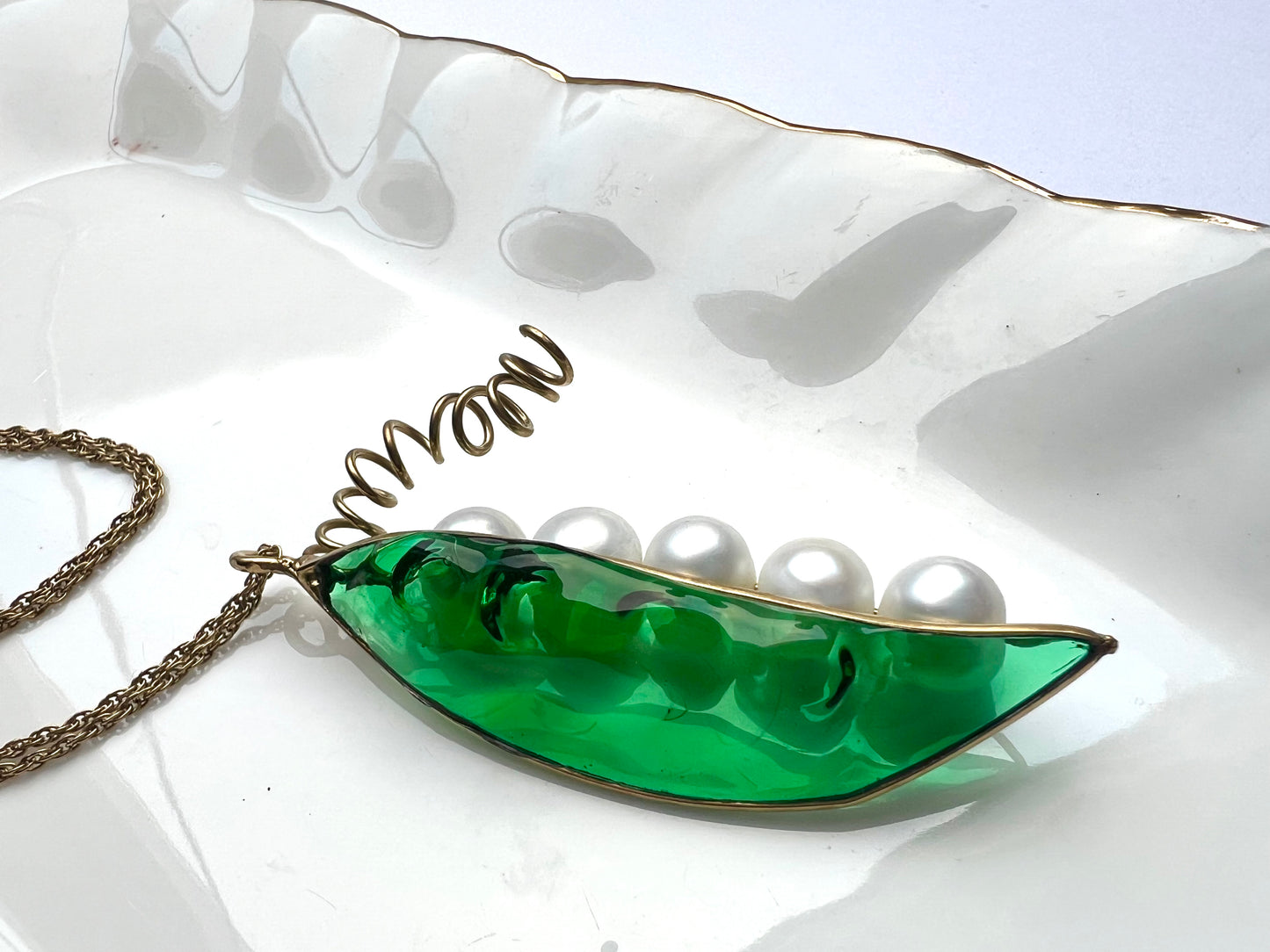 Peakaboo poured glass pendant necklace