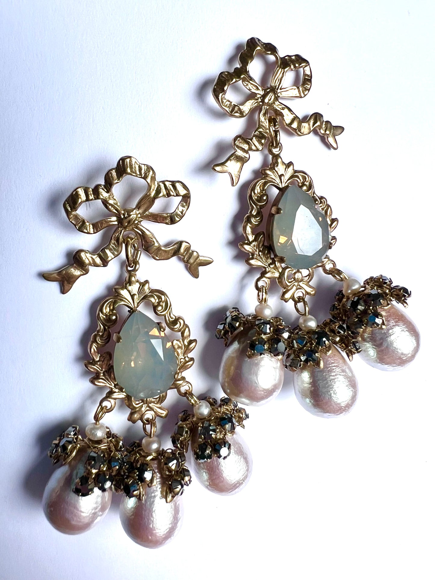 “Oh Marie” vintage stone earrings with cotton pearls