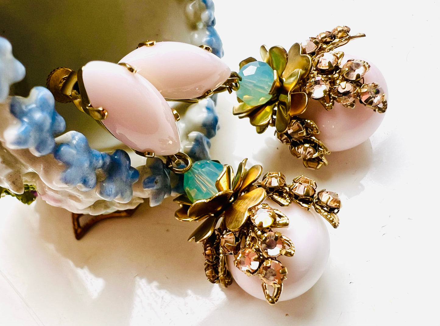 Antique conch pink midi earrings