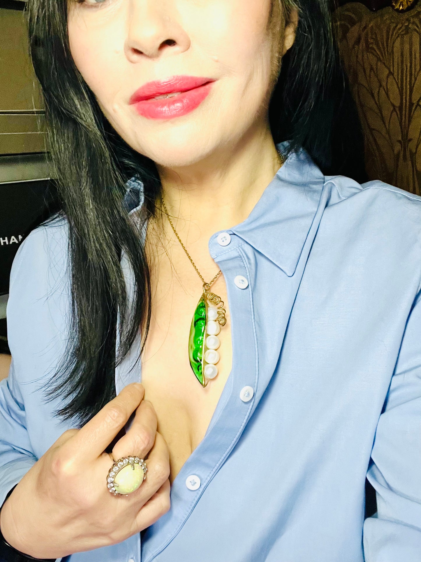 Peakaboo poured glass pendant necklace