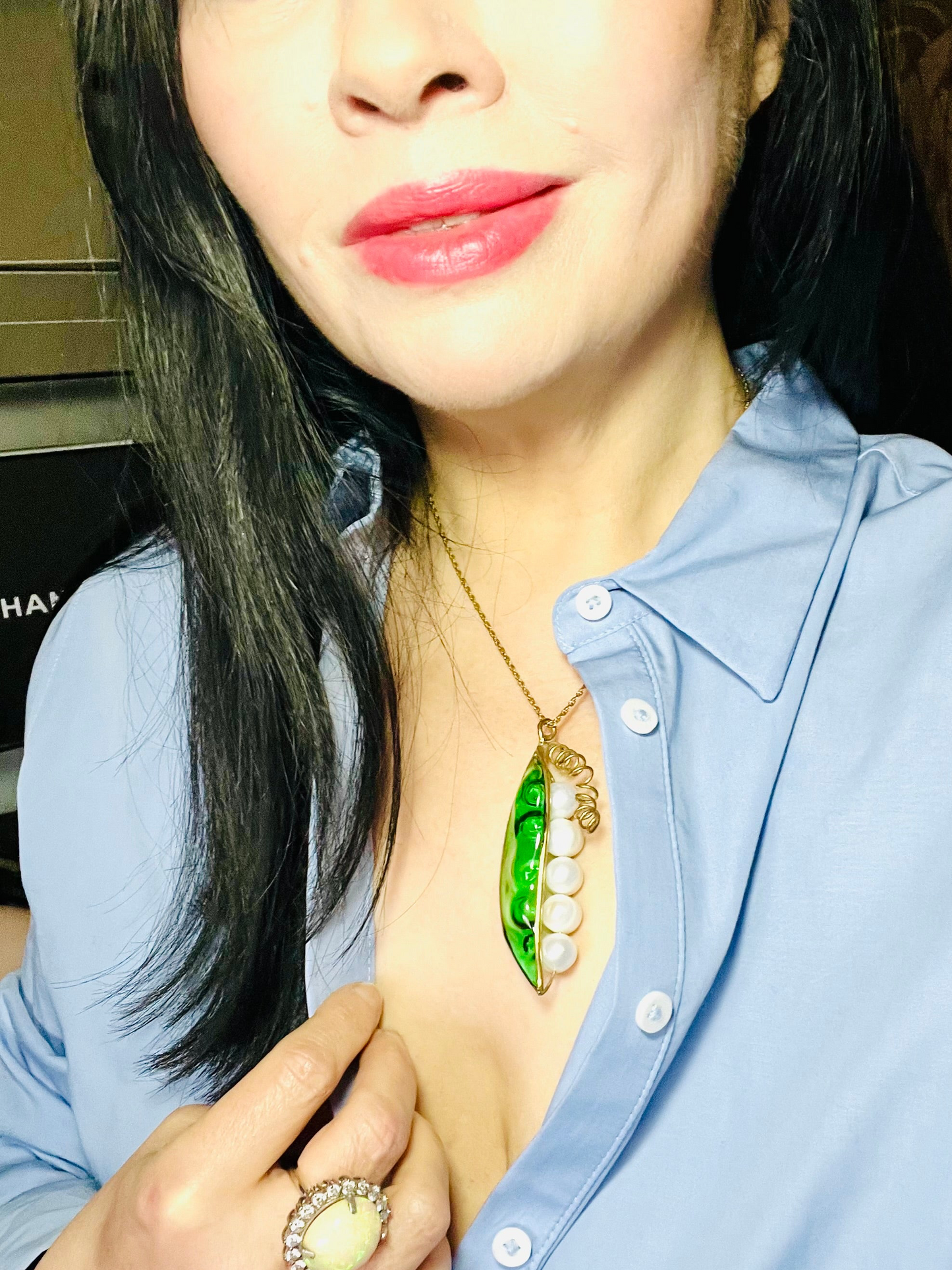 Peakaboo poured glass pendant necklace